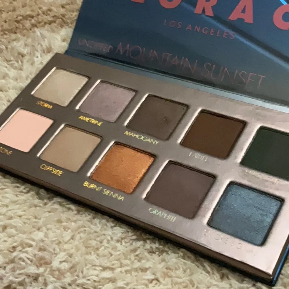 LORAC unzipped mountain Sunset eyeshadow palette - Picture 2 of 4